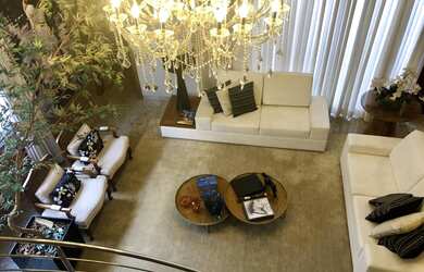 Imagem: A casa em condomínio possui 4 Dormitórios, 5 Banheiros, 2