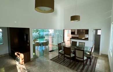 Imagem: A casa em condomínio possui 3 Dormitórios, 4 Banheiros, 4