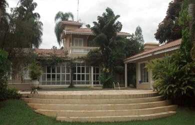 Imagem: A casa em condomínio possui 4 Dormitórios, 5 Banheiros, 4