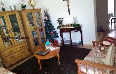 Imagem: A casa à venda possui 4 Dormitórios, 1 Banheiro, 1 Vaga na