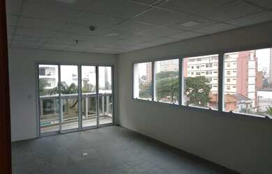 Imagem: O depósito possui 2 Vagas na garagem, 71m² de Área e está