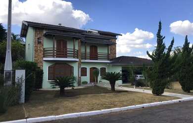 Imagem: A casa em condomínio possui 4 Dormitórios, 5 Banheiros, 3