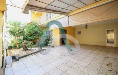 Imagem: A casa possui 4 Dormitórios, 4 Banheiros, 2 Vagas na garagem