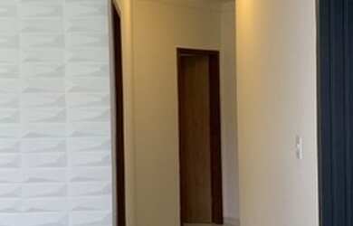 Imagem: A casa possui 3 Dormitórios, 3 Banheiros, 2 Vagas na garagem