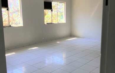 Imagem: O depósito possui 1 Vaga na garagem, 34m² de Área e está