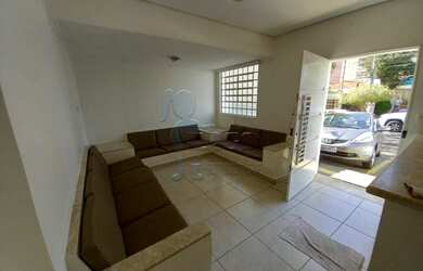 Imagem: O depósito possui 4 Vagas na garagem, 202m² de Área e está