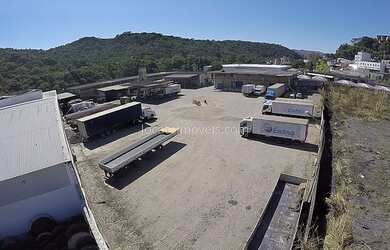 Imagem: O depósito possui 400m² de Área e está localizado em Santa