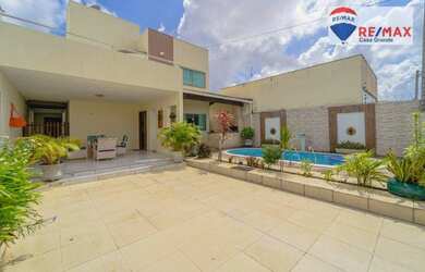 Imagem: A casa possui 3 Dormitórios, 4 Banheiros, 3 Vagas na garagem