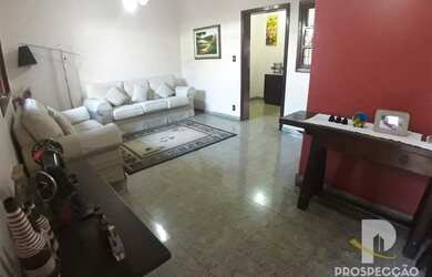 Imagem: A casa possui 3 Dormitórios, 3 Banheiros, 3 Vagas na garagem