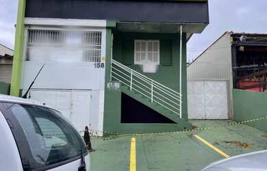 Imagem: O depósito possui 3 Vagas na garagem, 209m² de Área e está