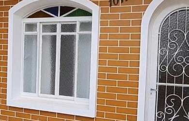 Imagem: A casa possui 2 Dormitórios, 1 Banheiro, 1 Vaga na garagem