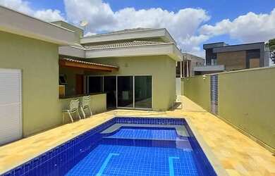 Imagem: A casa em condomínio possui 3 Dormitórios, 1 Banheiro, 4 Vagas