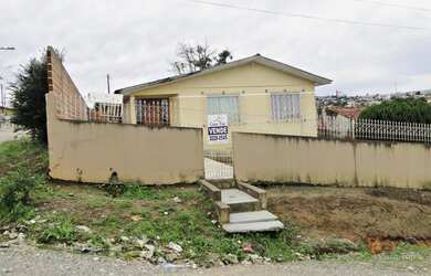 Imagem: A casa possui 3 Dormitórios, 1 Banheiro, 1 Vaga na garagem