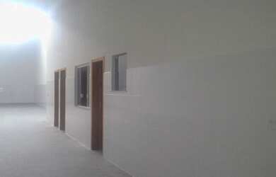 Imagem 8: Galpão moderno Galpão / depósito com 2 vagas na garagem