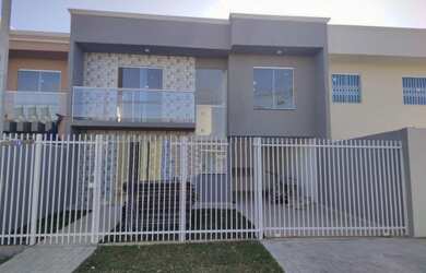 Imagem: A casa possui 3 Dormitórios, 2 Banheiros, 3 Vagas na garagem