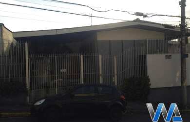 Imagem: A casa possui 4 Dormitórios, 3 Banheiros, 4 Vagas na garagem