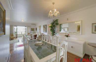 Imagem: O apartamento possui 4 Dormitórios, 4 Banheiros, 3 Vagas na