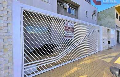 Imagem: O depósito possui 3 Vagas na garagem, 248m² de Área e está