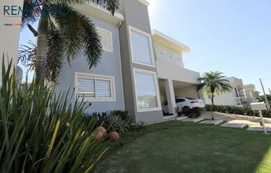 Imagem: A casa em condomínio possui 4 Dormitórios, 3 Banheiros, 4