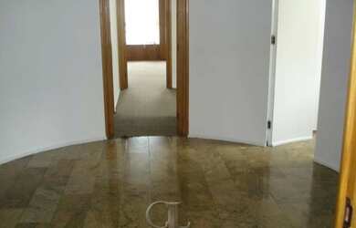 Imagem: O depósito possui 4 Vagas na garagem, 128m² de Área e está