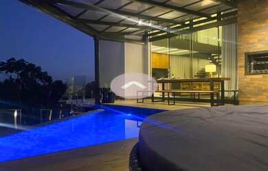 Imagem: A casa à venda possui 3 Dormitórios, 5 Banheiros, 2 Vagas