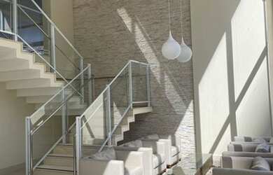 Imagem: O apartamento possui 3 Dormitórios, 1 Banheiro, 2 Vagas na