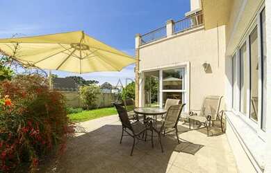 Imagem: A casa em condomínio possui 4 Dormitórios, 4 Banheiros, 4