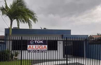 Imagem: A casa possui 4 Dormitórios, 3 Banheiros, 5 Vagas na garagem