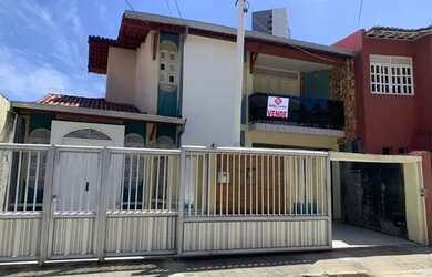 Imagem: A casa possui 3 Dormitórios, 4 Banheiros, 2 Vagas na garagem