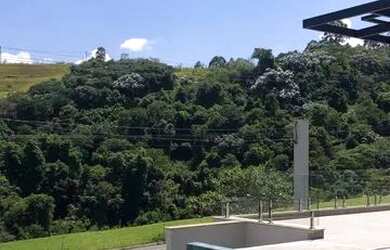 Imagem: A casa em condomínio possui 4 Dormitórios, 5 Banheiros, 5