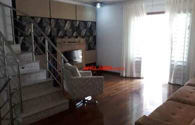 Imagem: A casa possui 4 Dormitórios, 4 Banheiros, 4 Vagas na garagem