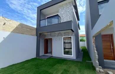 Imagem: A casa possui 3 Dormitórios, 3 Banheiros, 2 Vagas na garagem