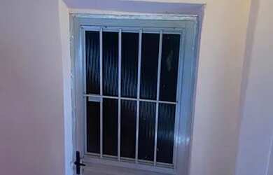 Imagem: A casa possui 2 Dormitórios, 1 Banheiro e está localizado