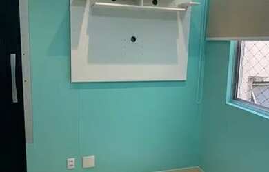 Imagem: O apartamento possui 2 Dormitórios, 1 Banheiro, 1 Vaga na garagem