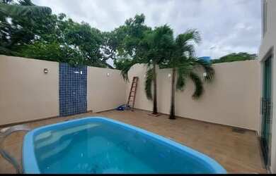 Imagem: A casa possui 3 Dormitórios, 2 Banheiros e 2 Vagas na garagem