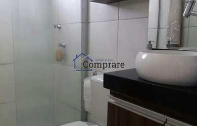 Imagem: O apartamento possui 2 Dormitórios, 1 Banheiro, 1 Vaga na garagem