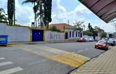 Imagem: A casa possui 5 Dormitórios, 5 Banheiros, 3 Vagas na garagem