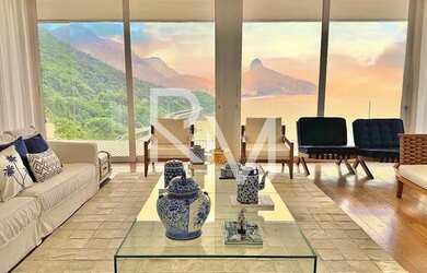 Imagem: A casa em condomínio possui 4 Dormitórios, 5 Banheiros, 3