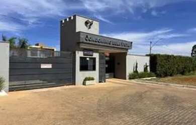 Imagem: A casa em condomínio possui 2 Dormitórios, 1 Banheiro, 4 Vagas