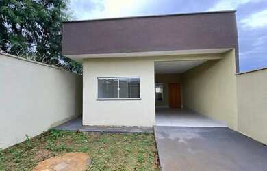 Imagem: A casa possui 2 Dormitórios, 1 Banheiro e 2 Vagas na garagem