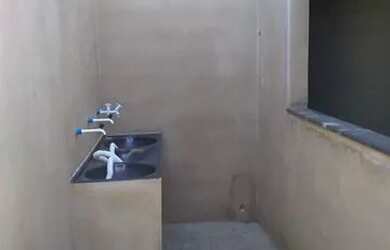 Imagem: A casa possui 3 Dormitórios, 1 Banheiro, 3 Vagas na garagem