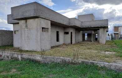 Imagem: A casa em condomínio possui 3 Dormitórios, 2 Vagas na garagem