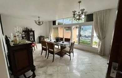 Imagem: A casa em condomínio possui 4 Dormitórios, 1 Banheiro, 1 Vaga