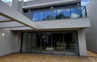 Imagem: A casa em condomínio possui 3 Dormitórios, 5 Banheiros, 3