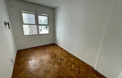 Imagem 1: CONJUGADO, 03 quadras da praia, metrô, andar alto, fundos silencioso