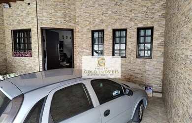 Imagem: A casa possui 3 Dormitórios, 4 Banheiros, 3 Vagas na garagem