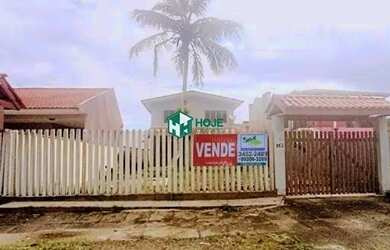 Imagem: A casa possui 4 Dormitórios, 2 Banheiros, 3 Vagas na garagem