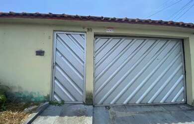 Imagem: A casa possui 2 Dormitórios, 1 Banheiro, 1 Vaga na garagem