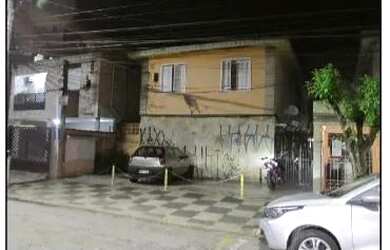 Imagem: A casa possui 2 Dormitórios, 1 Banheiro, 1 Vaga na garagem