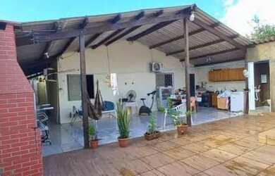 Imagem: A casa possui 3 Dormitórios, 1 Banheiro, 126m² de Área e